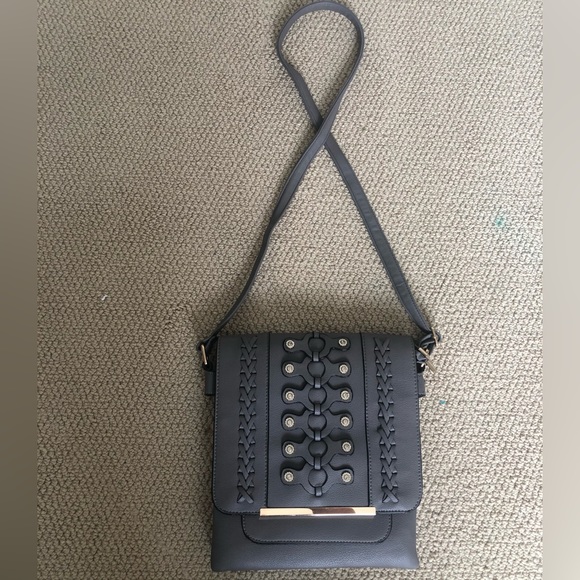 Beautiful grey braided purse - Picture 1 of 5